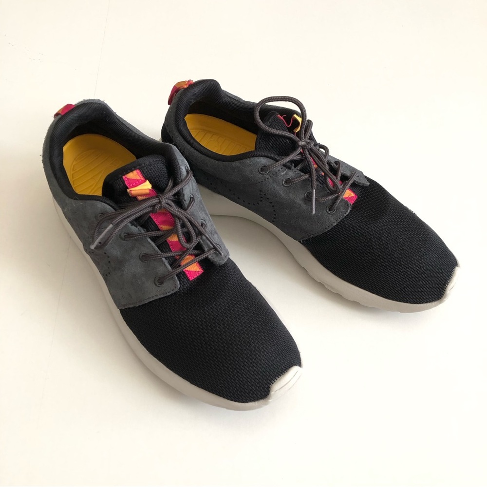 NIKE Rosherun Black & Dark Charcoal Run Shoes 9.5